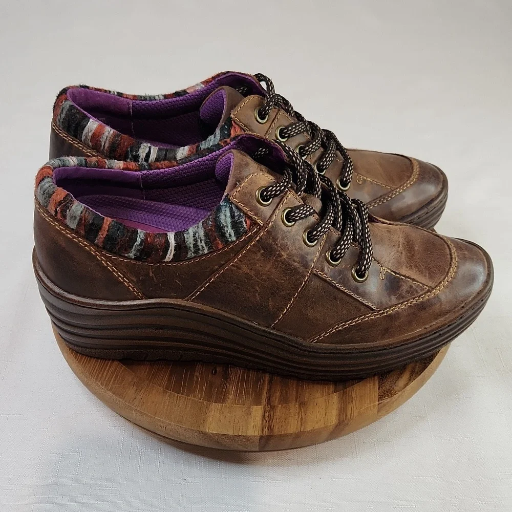 Bionic Gervais Platform Wedge Oxfords. Size 8